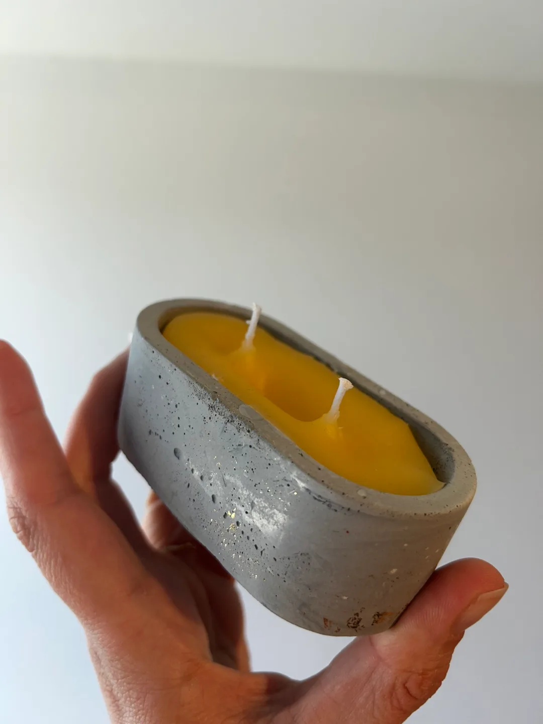 Small Concrete Beeswax Candle image indicator(3)