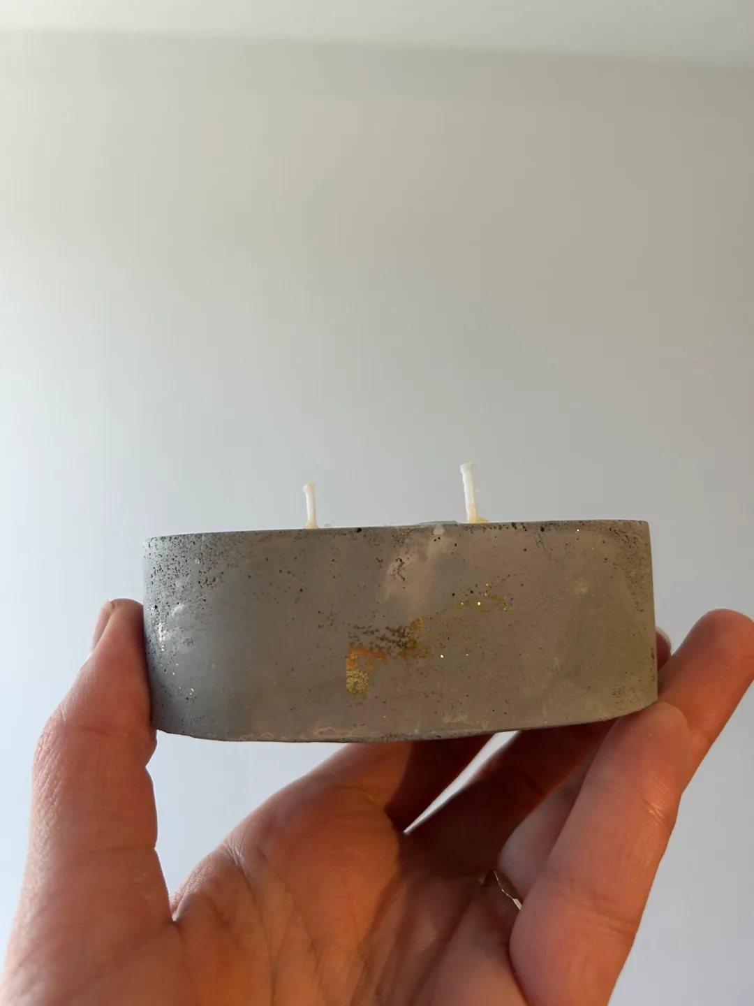 Small Concrete Beeswax Candle image indicator(5)