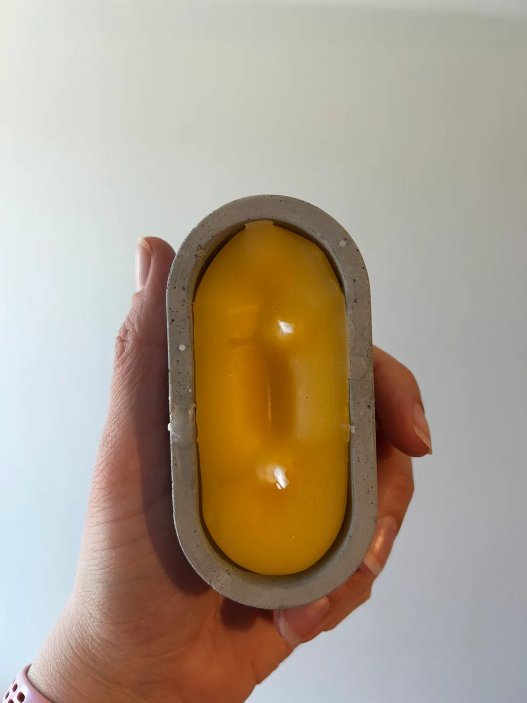 Small Concrete Beeswax Candle image indicator(4)