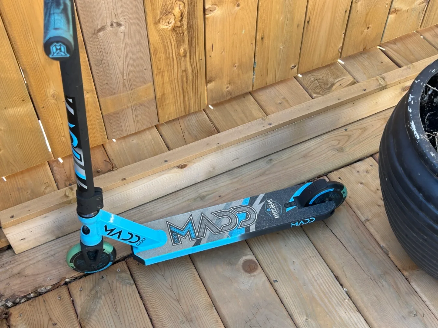 Madd Gear MGX Pro Scooter thumbnail
