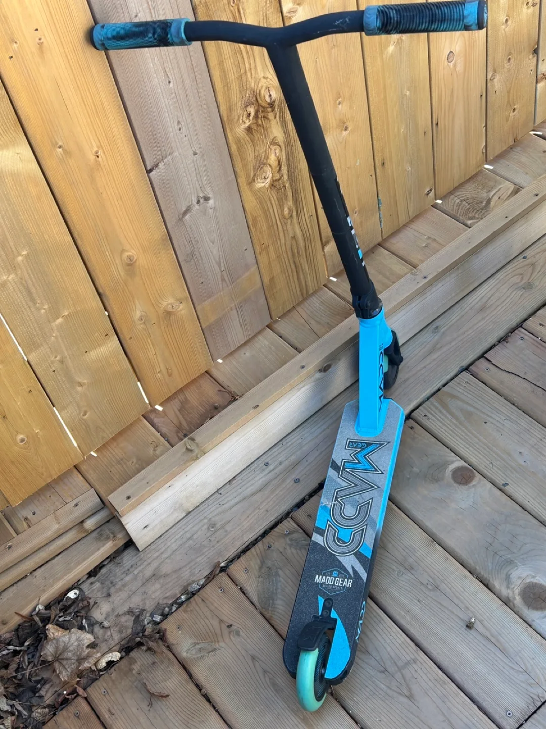 Madd Gear MGX Pro Scooter image indicator(2)