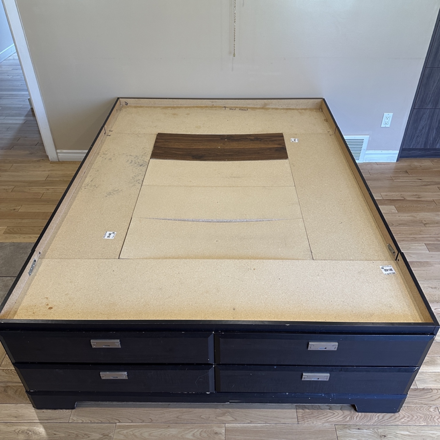 Beautiful Queen Size Storage bed with 12 drawers! (CAN DELIVER)