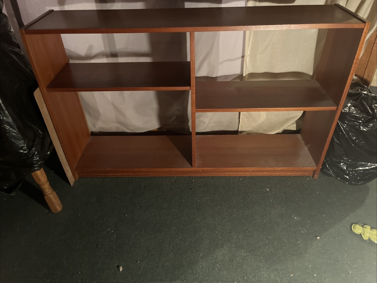 Floor standing bookshelf