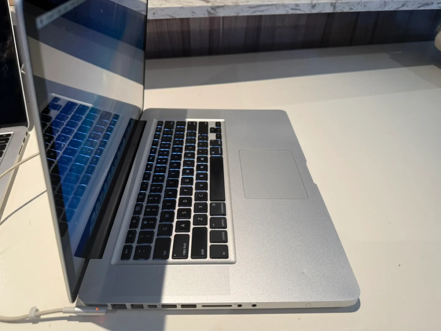 MacBook Pro - Older Model image indicator(2)