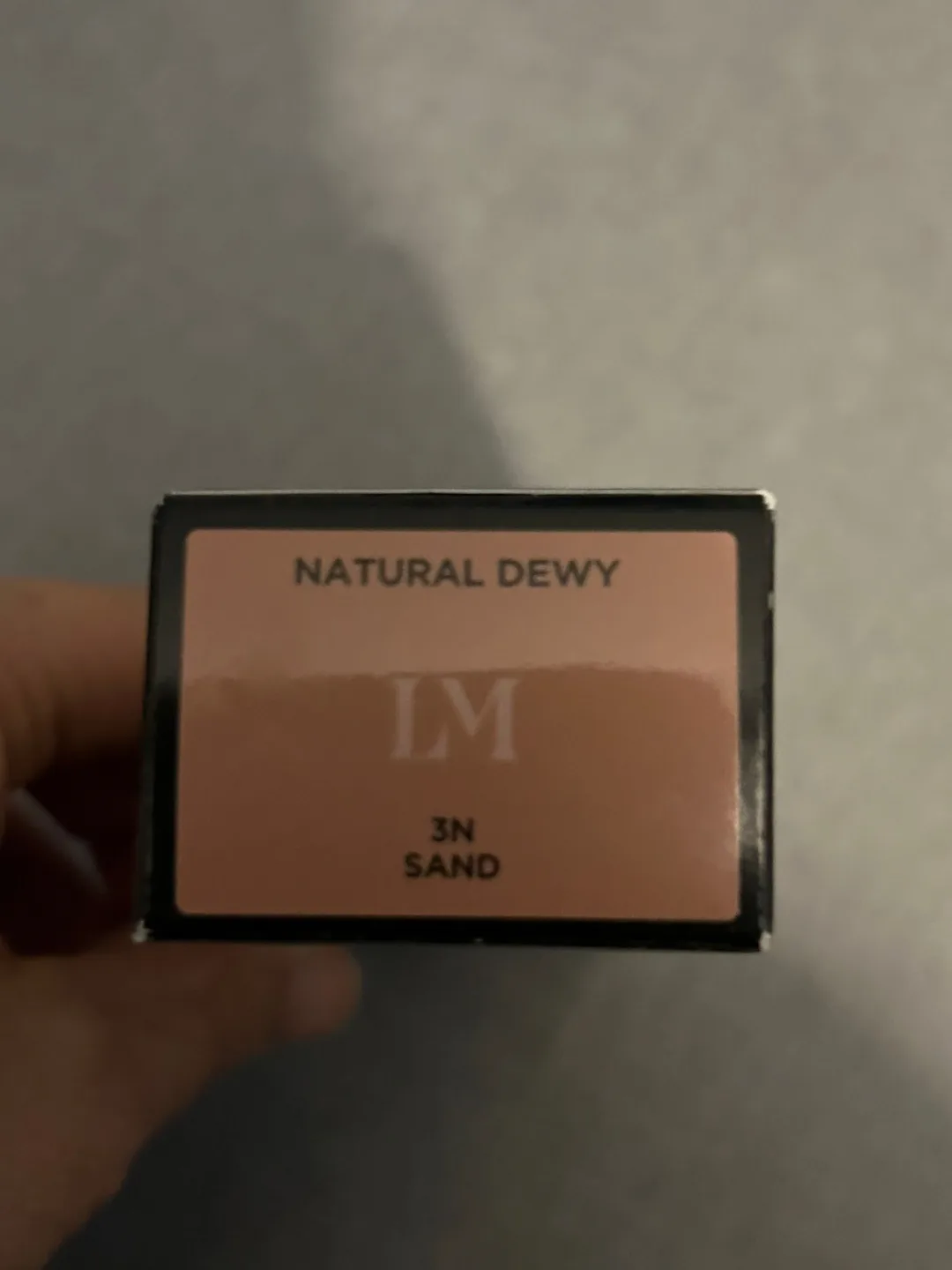 Laura Mercier Skin Tint Natural Dewy 3N Sand image indicator(2)