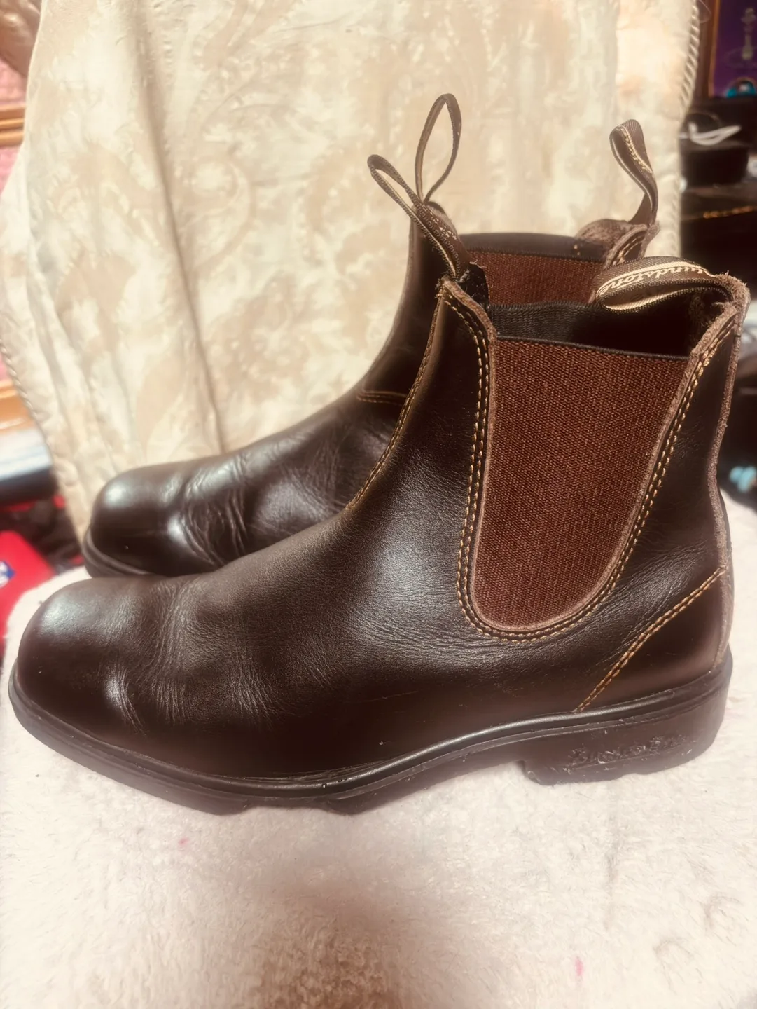 Blundstone Chelsea Boots - Size 6 image indicator(2)