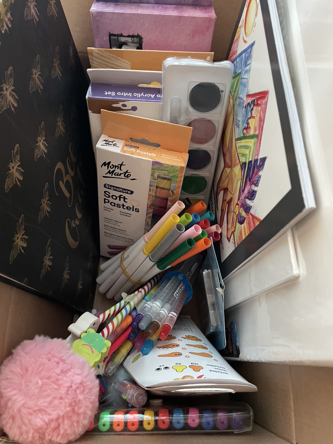 Art Supplies Bundle: Markers, Pastels, Sketchbook & More! - photo 2