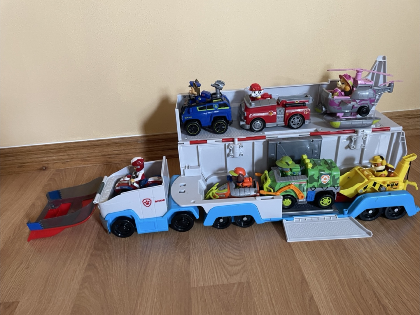 Paw Patrol Ultimate City Transporter - photo 2