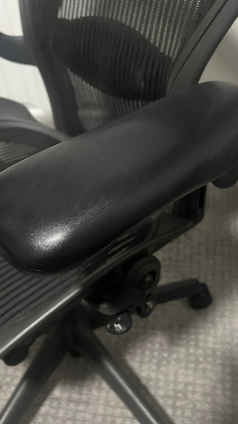 Herman Miller Aeron Chair - Graphite - photo 5