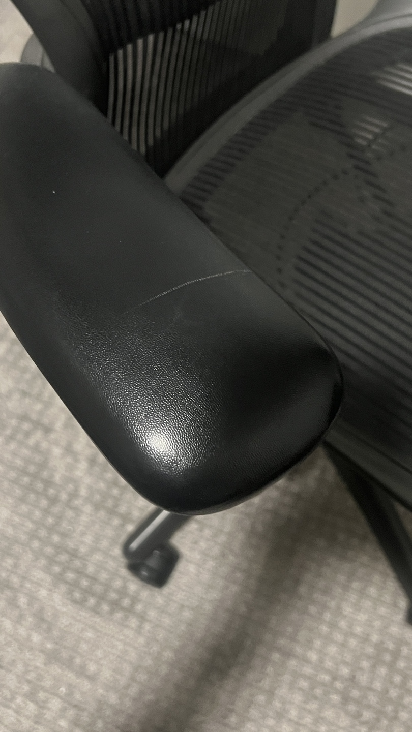 Herman Miller Aeron Chair - Graphite - photo 4