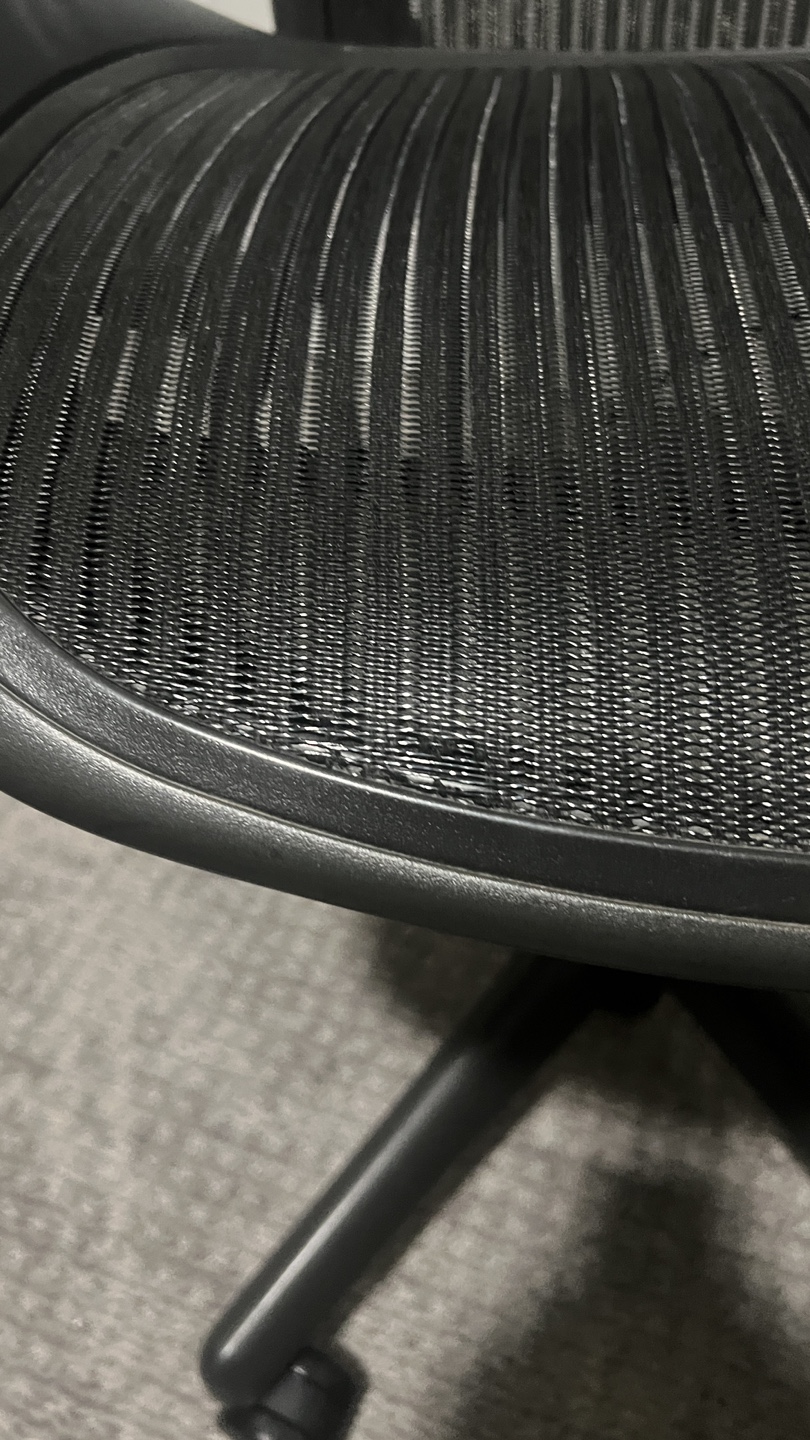 Herman Miller Aeron Chair - Graphite - photo 3