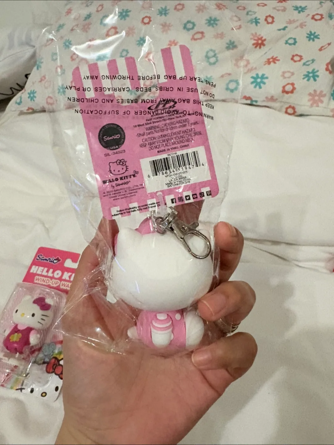 Hello Kitty Wind-Up Walkies and Keychain image indicator(3)