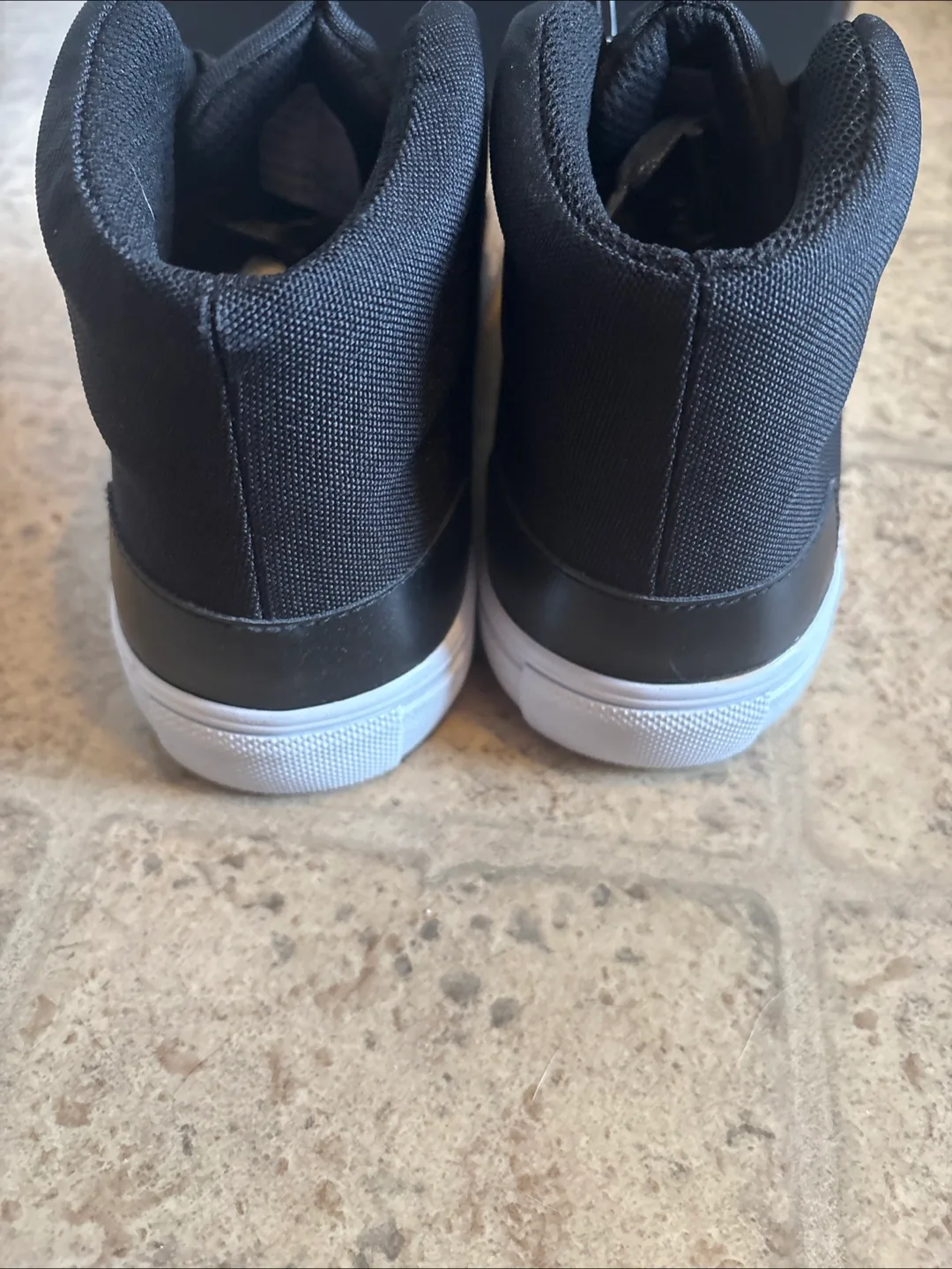 London Fog Men's Dorance Memory Foam Sneakers - Size 9M image indicator(3)