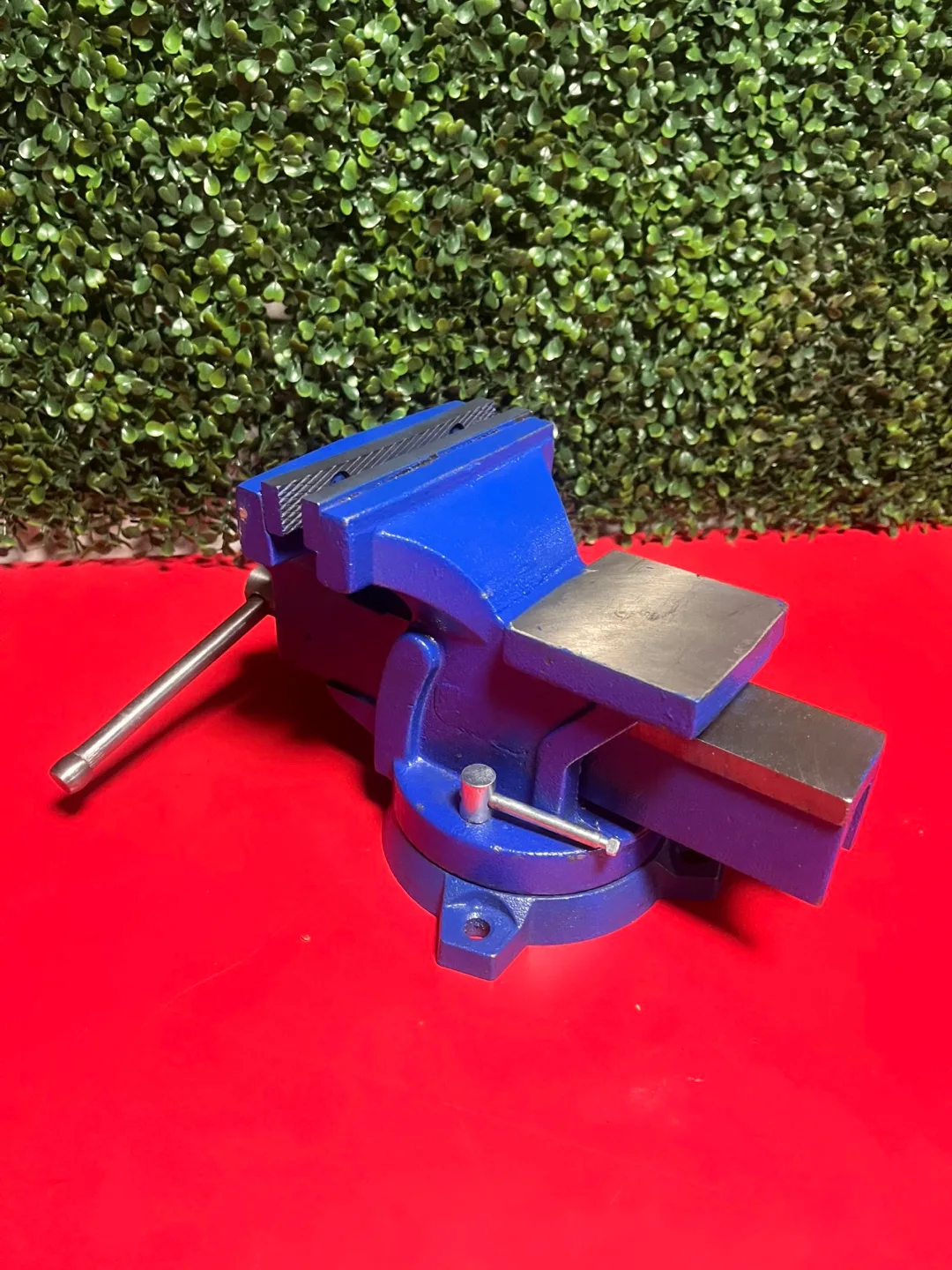 Small Bench Vise - Blue thumbnail