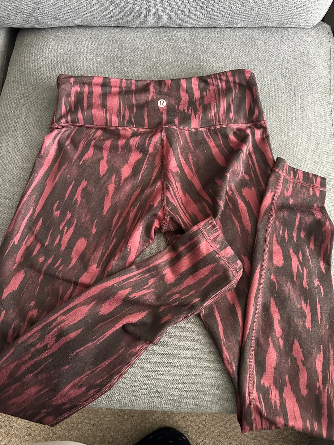 Lululemon Burgundy/Black Leggings Size 6 image indicator(2)