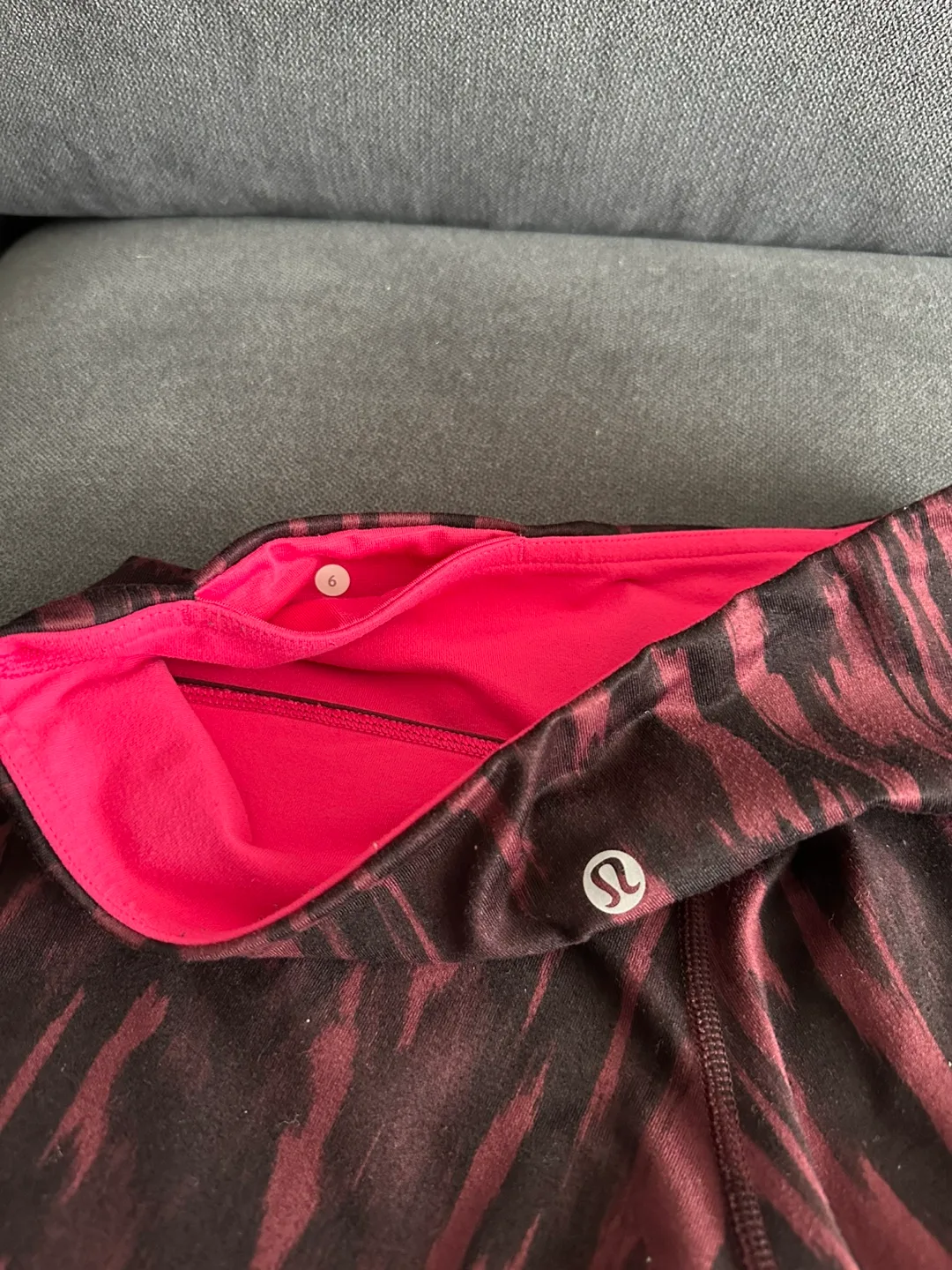 Lululemon Burgundy/Black Leggings Size 6 image indicator(3)