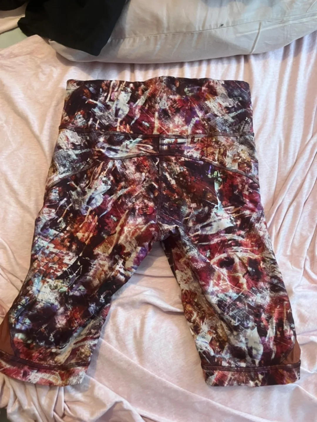Lululemon Size 6 Abstract Print Running Shorts image indicator(2)