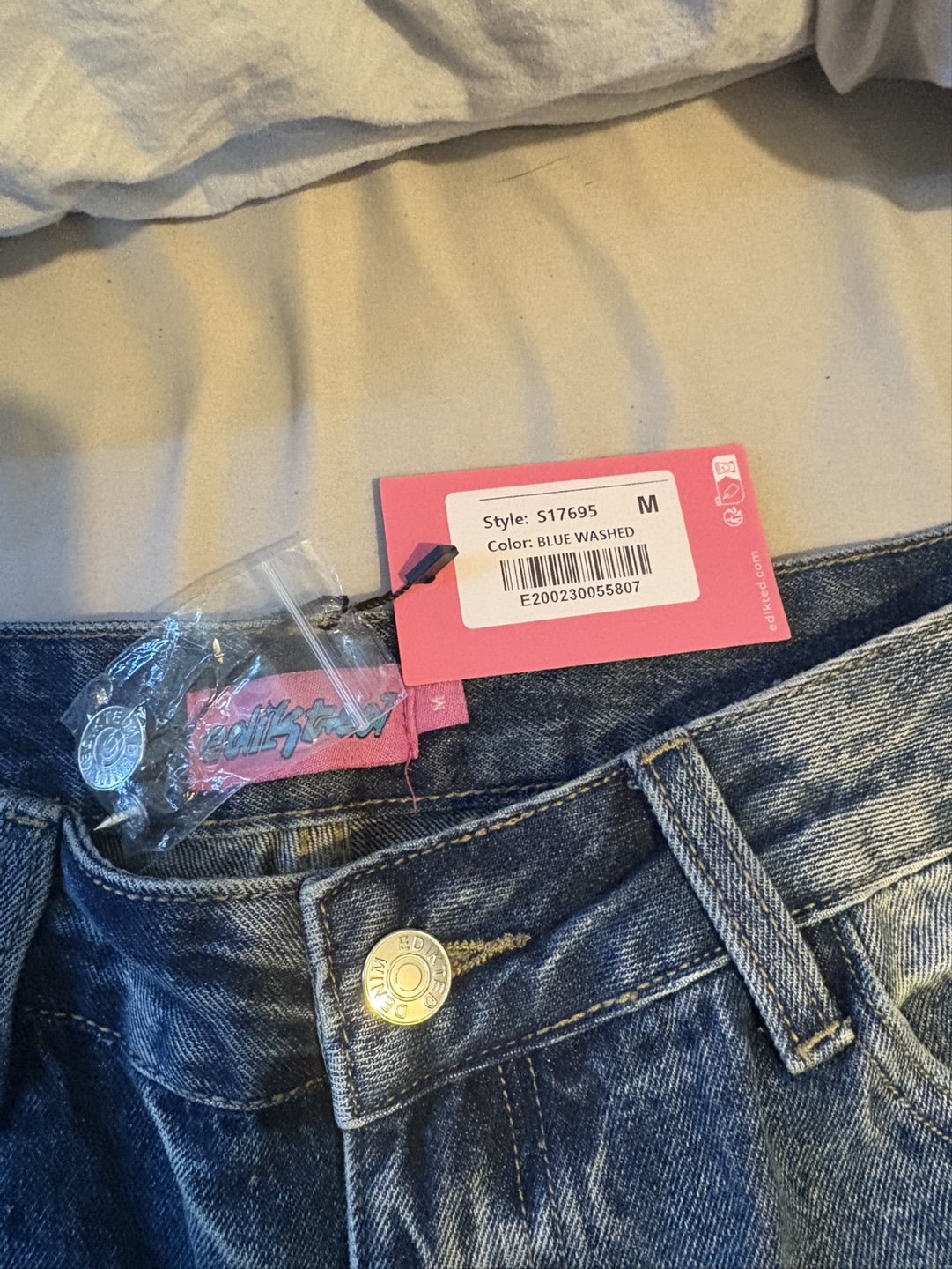 edikted Skater Girl Washed Low Rise Jeans - Size Medium - photo 2