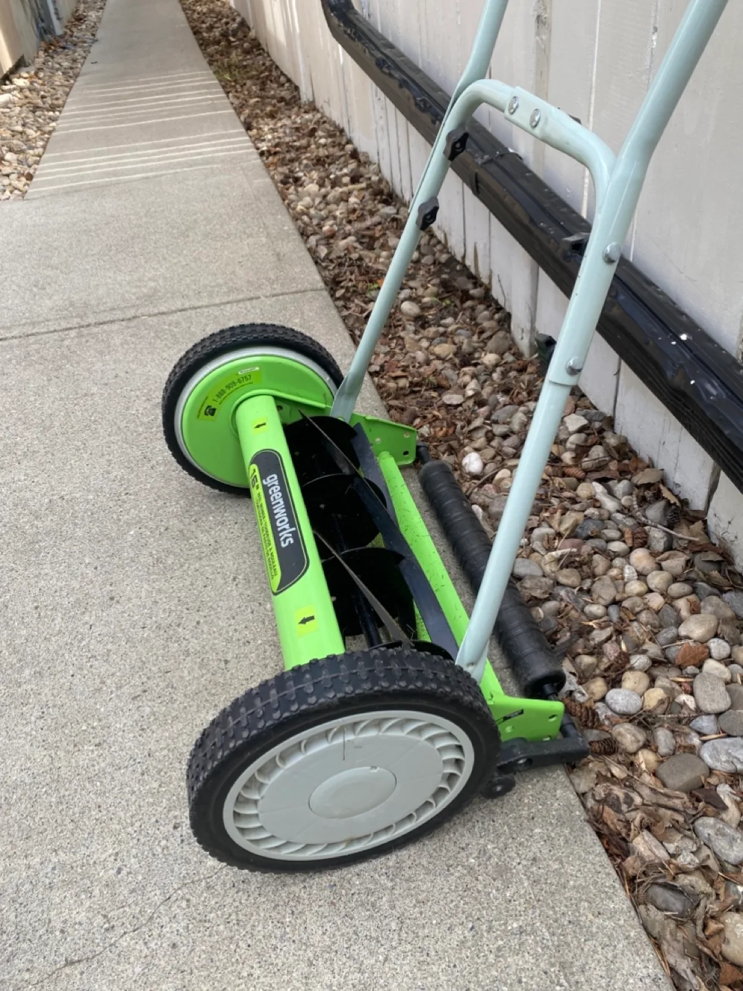 Greenworks 16" Reel Mower thumbnail