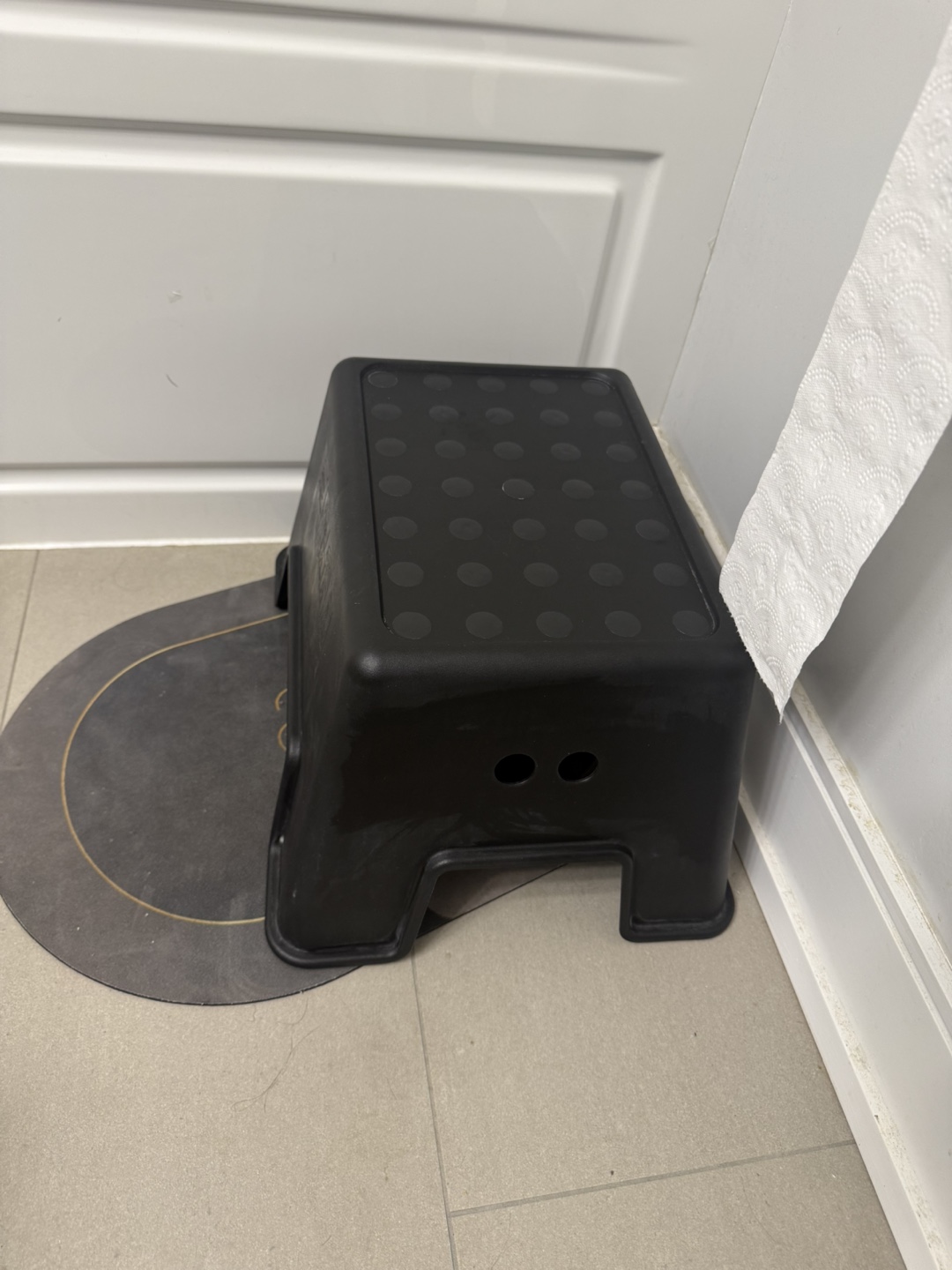 IKYA Black Plastic Step Stool