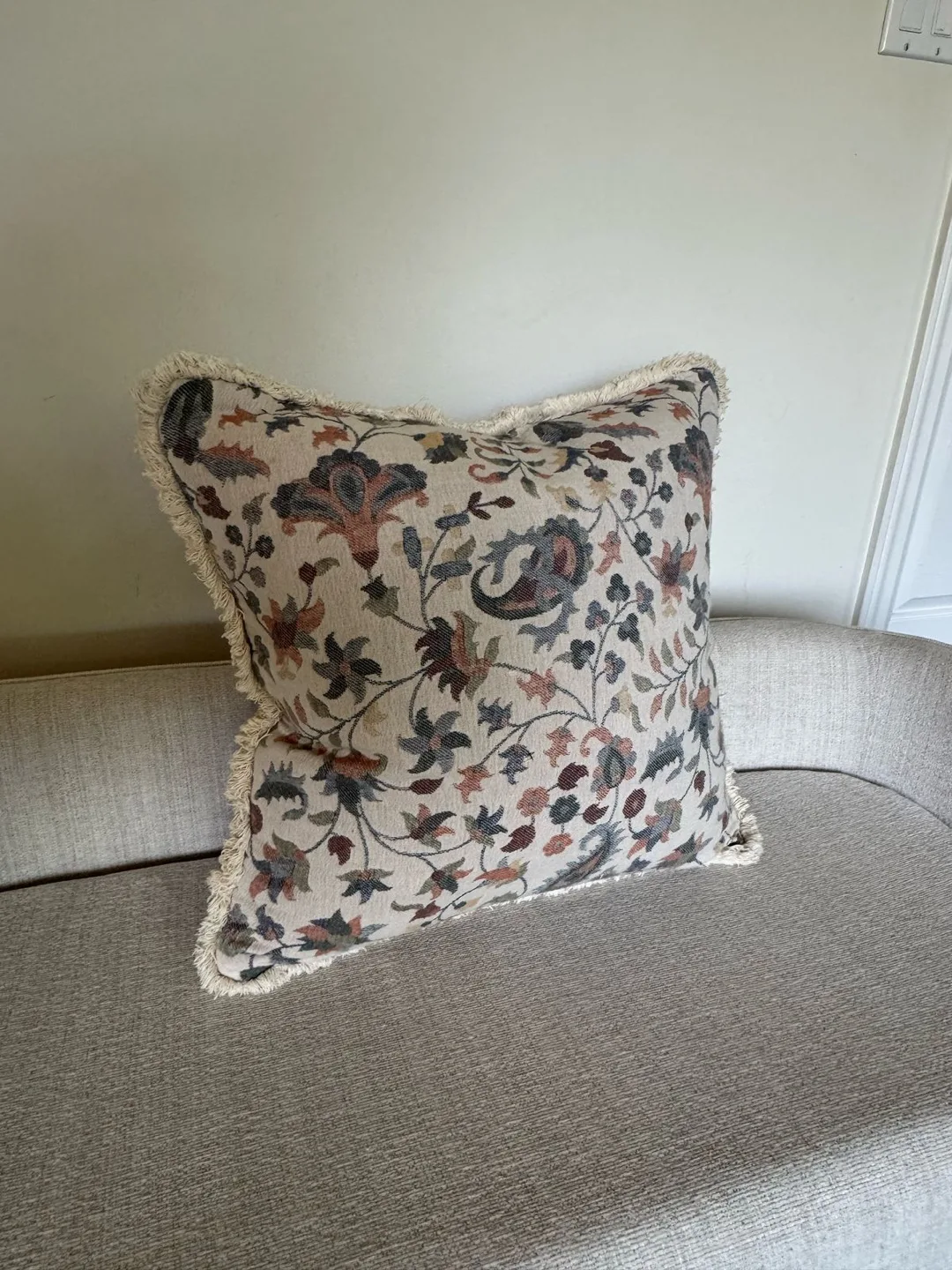 Floral throw pillow image indicator(2)