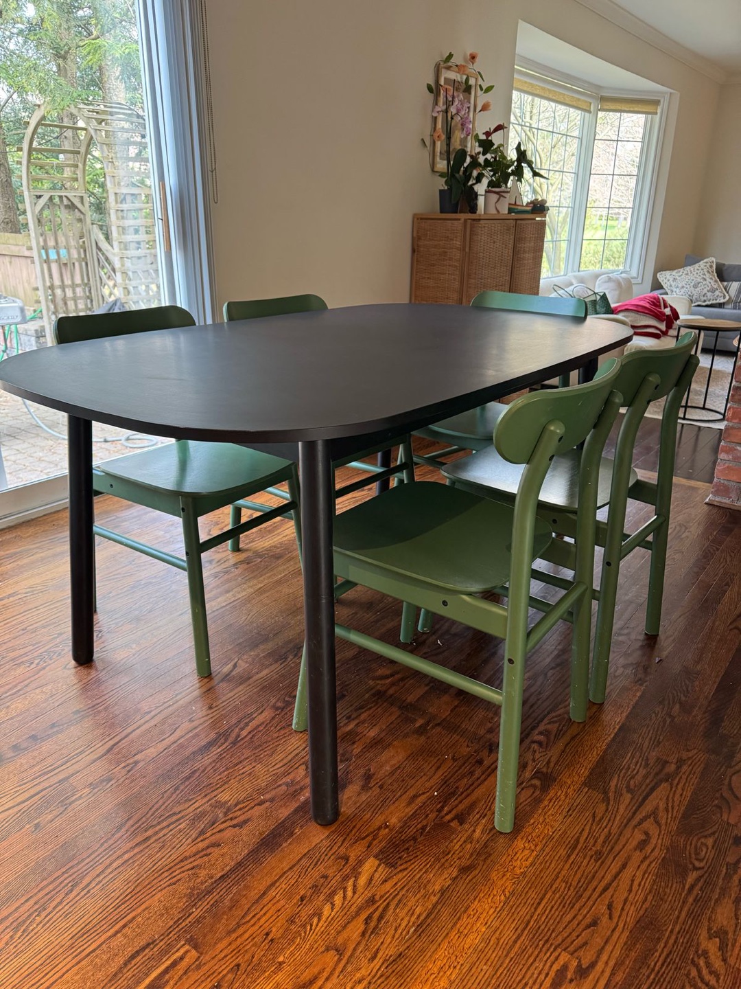 Dining Table and five Chairs Set