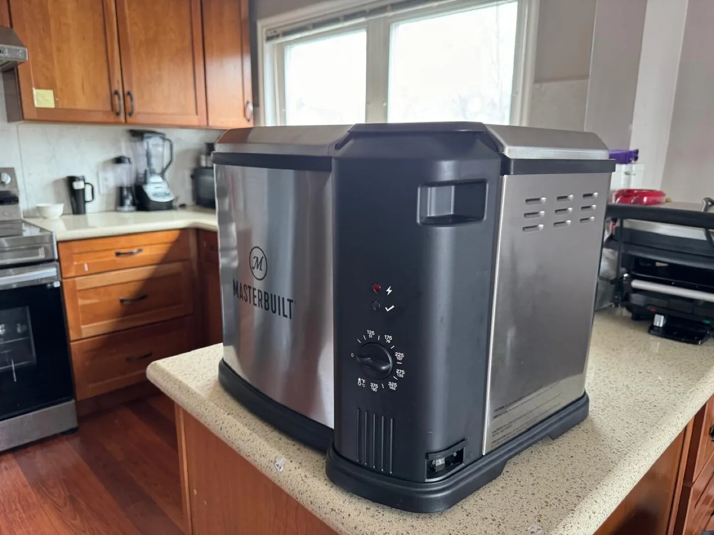 Masterbuilt 3.2-quart Stainless Steel Deep Fryer image indicator(3)