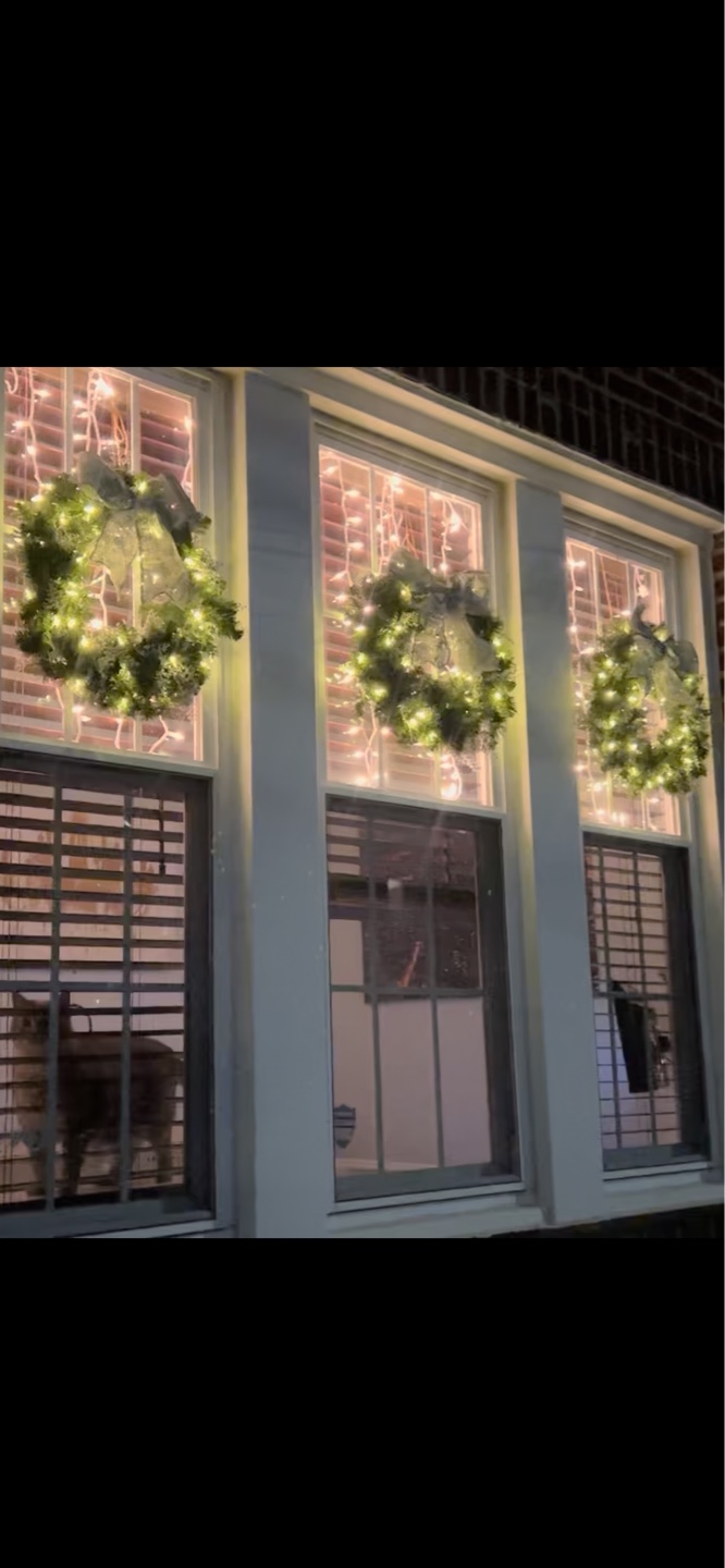 Set of 4 Pre-lit Christmas Wreaths - photo 4