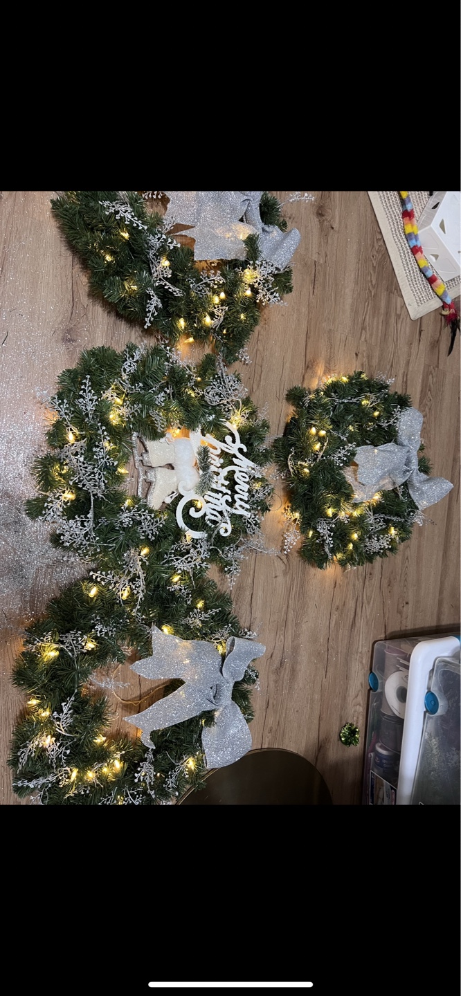 Set of 4 Pre-lit Christmas Wreaths