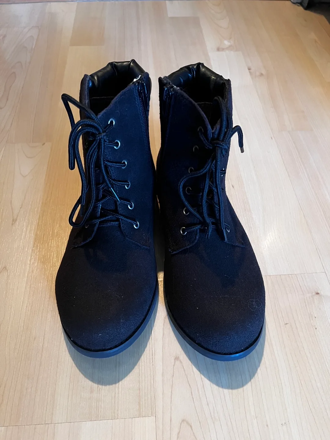 Women's Black Lace-Up Boots 💚 thumbnail