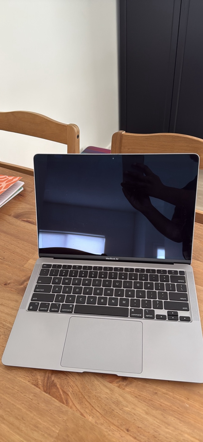Apple Macbook Air- M1 (Double the RAM than the regular version) - photo 2