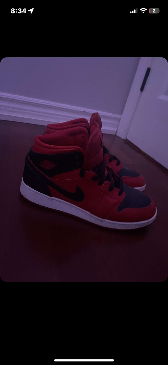 Air Jordan 1 Mid Shoes - Size US 7