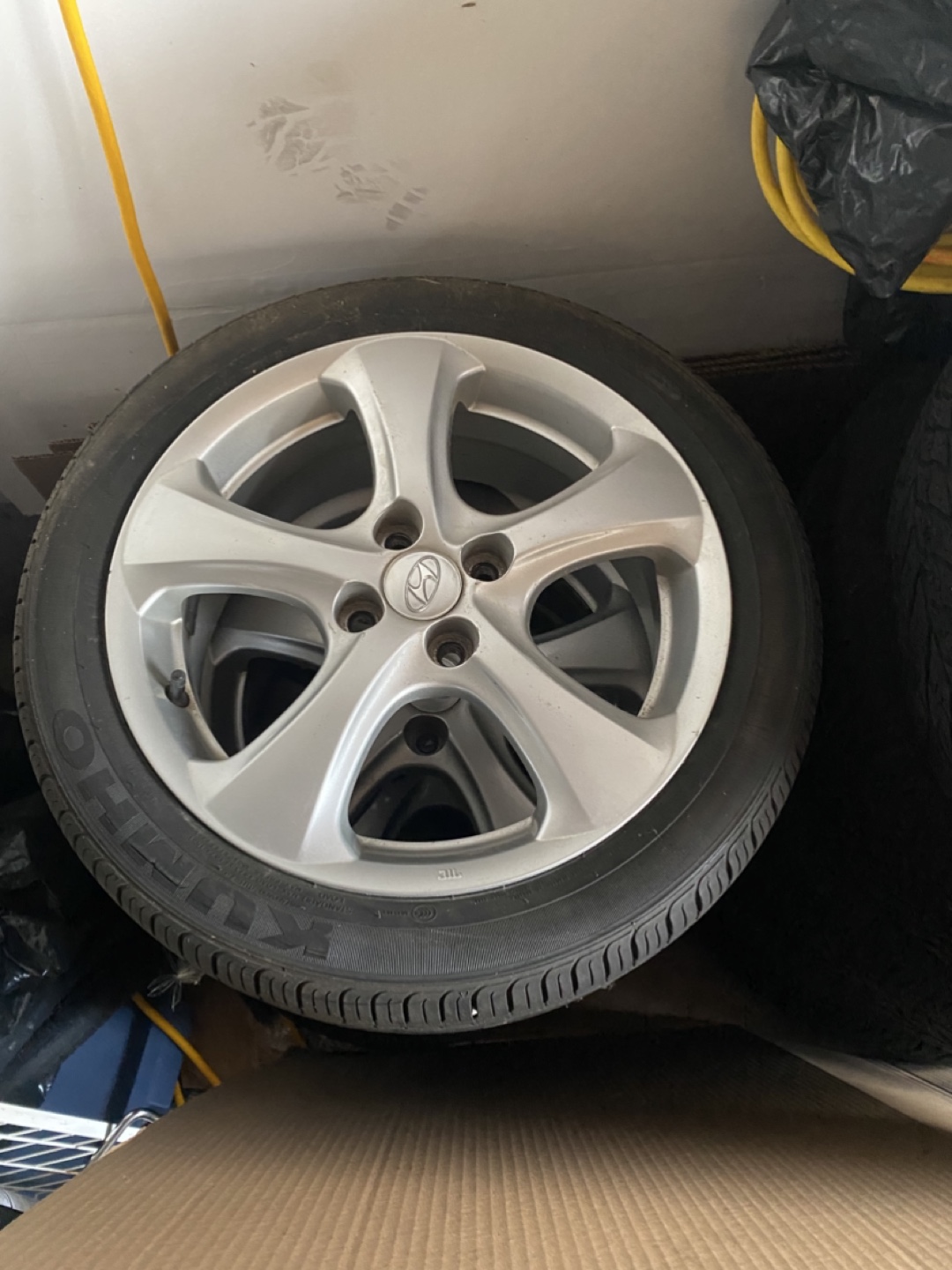 Used Hyundai 4 Rim and Tire Set - P205/45R16