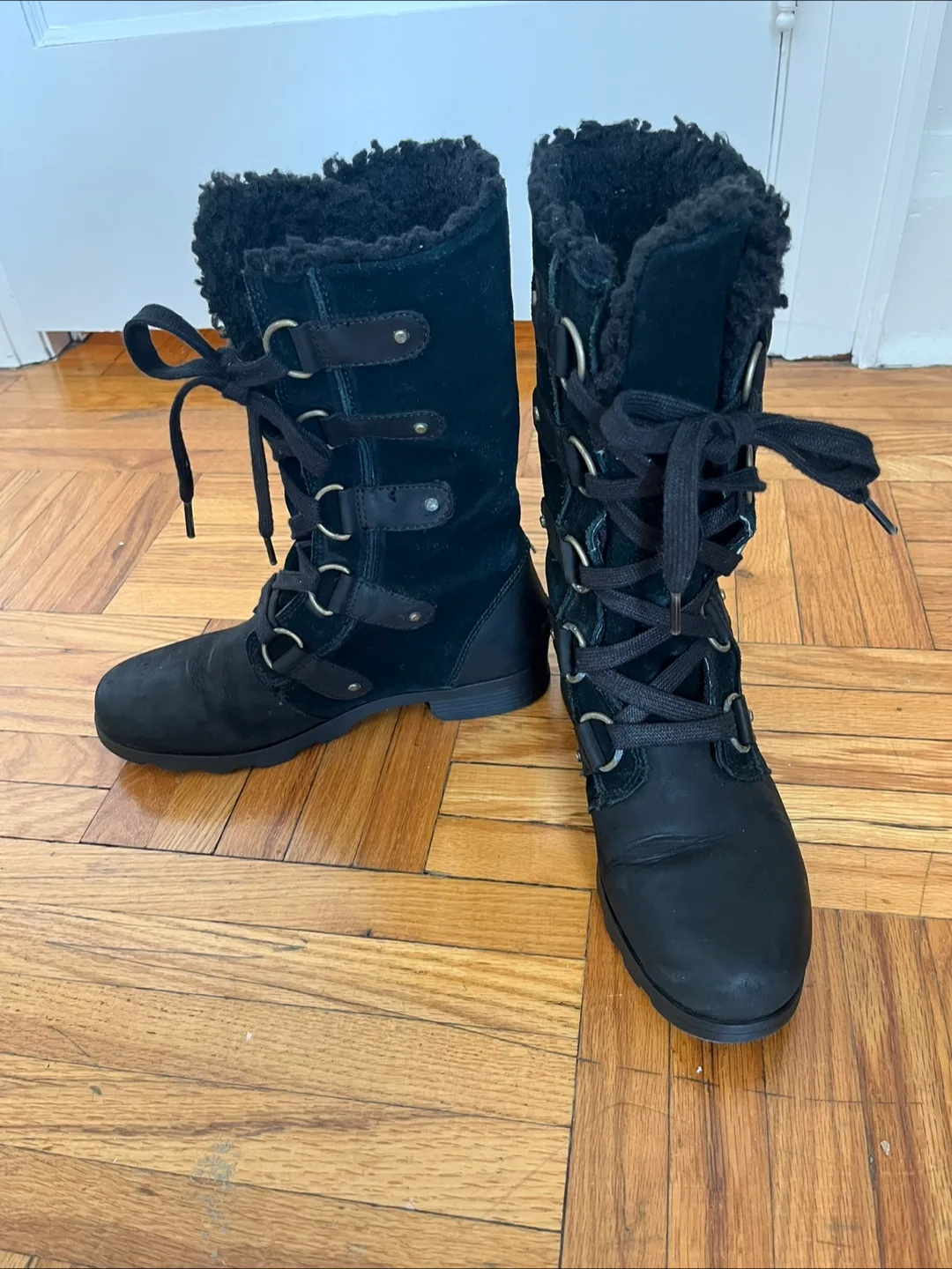 SOREL Emilie Lace Winter Boots. Women’s size 8 image indicator(2)