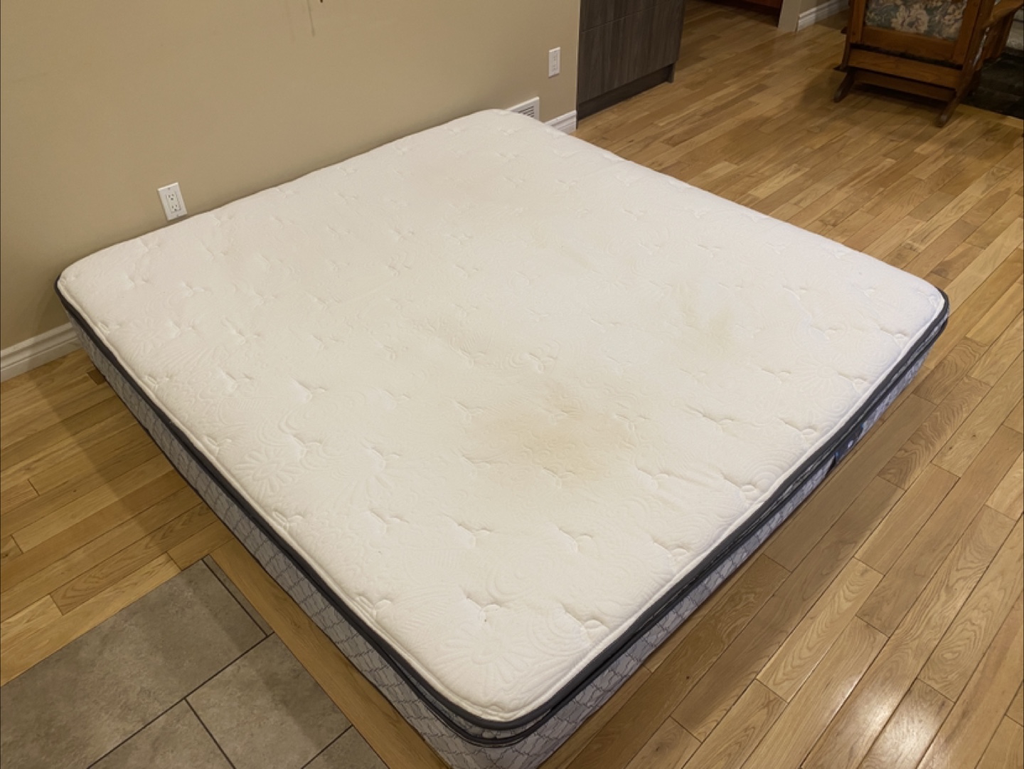 Simmons King Size Beauty Sleep Pillow Top Mattress (CAN DELIVER) - photo 4