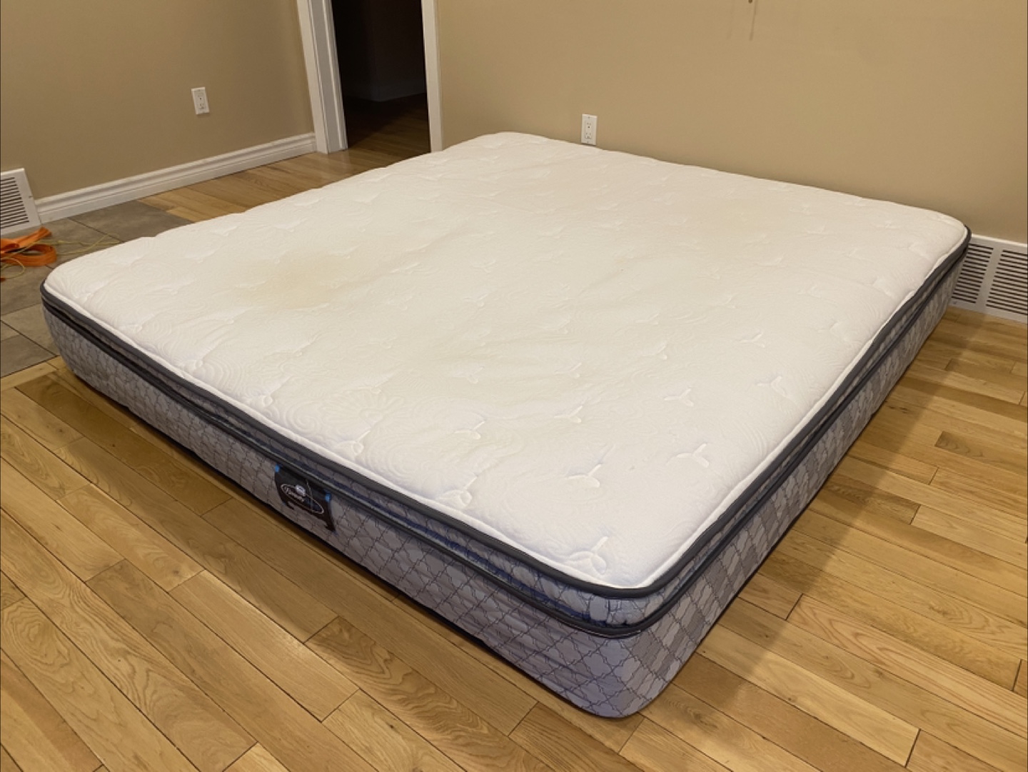Simmons King Size Beauty Sleep Pillow Top Mattress (CAN DELIVER) - photo 3