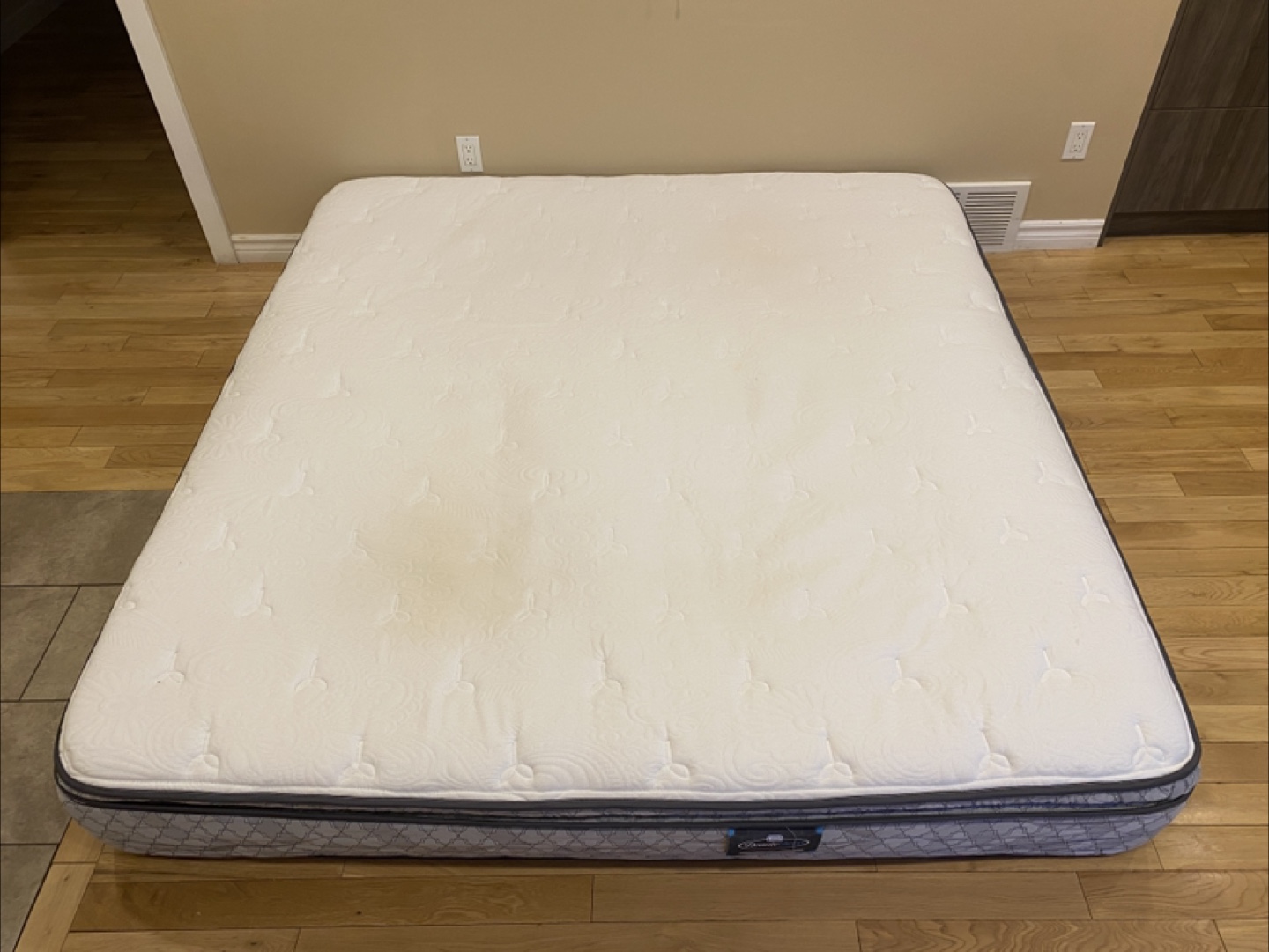 Simmons King Size Beauty Sleep Pillow Top Mattress (CAN DELIVER)