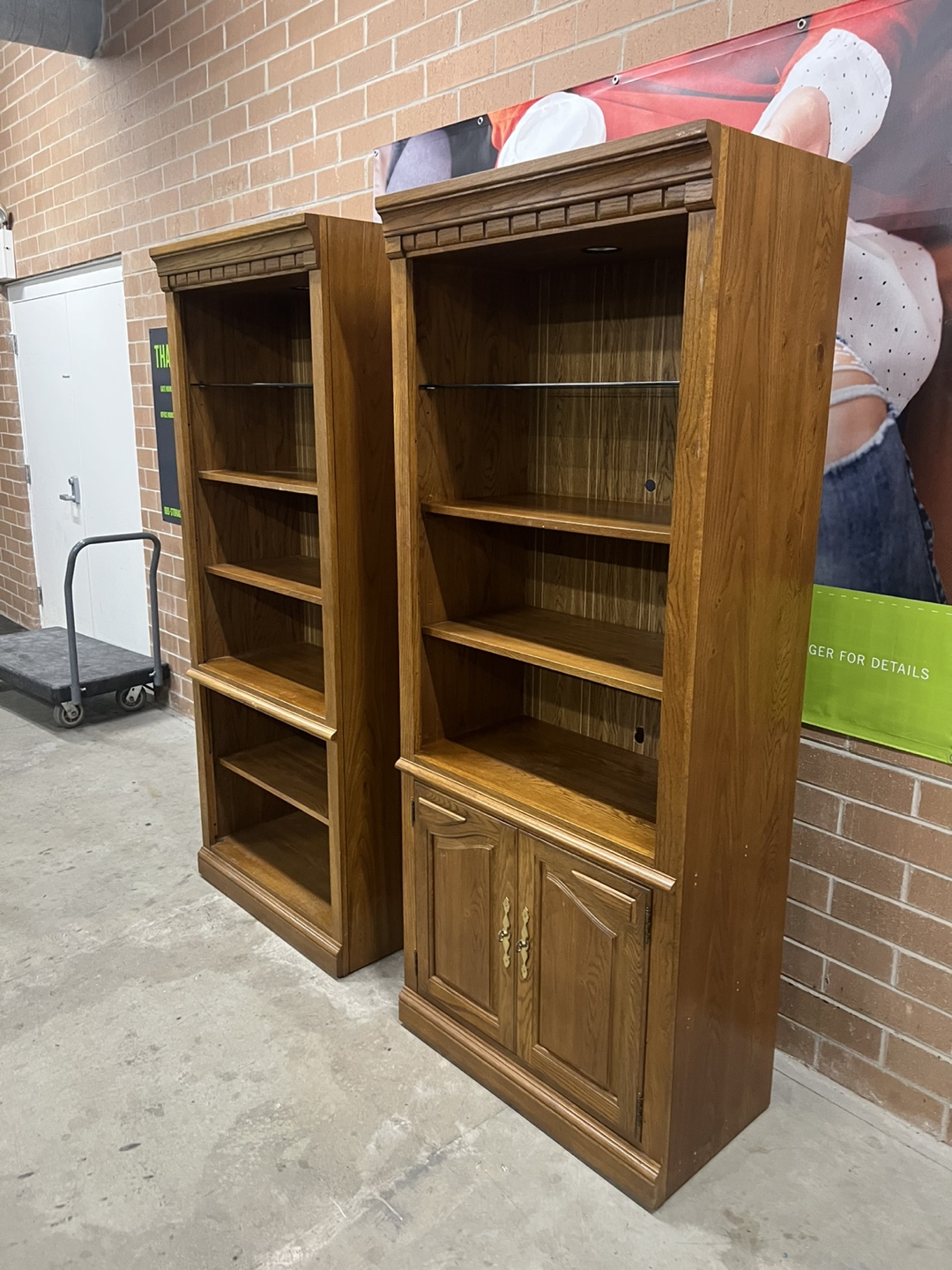 Thomasville set of 2 Bookcases w/storage - photo 4