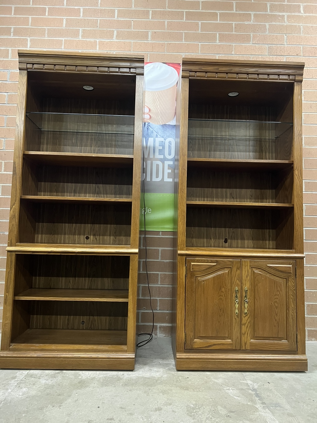 Thomasville set of 2 Bookcases w/storage - photo 2