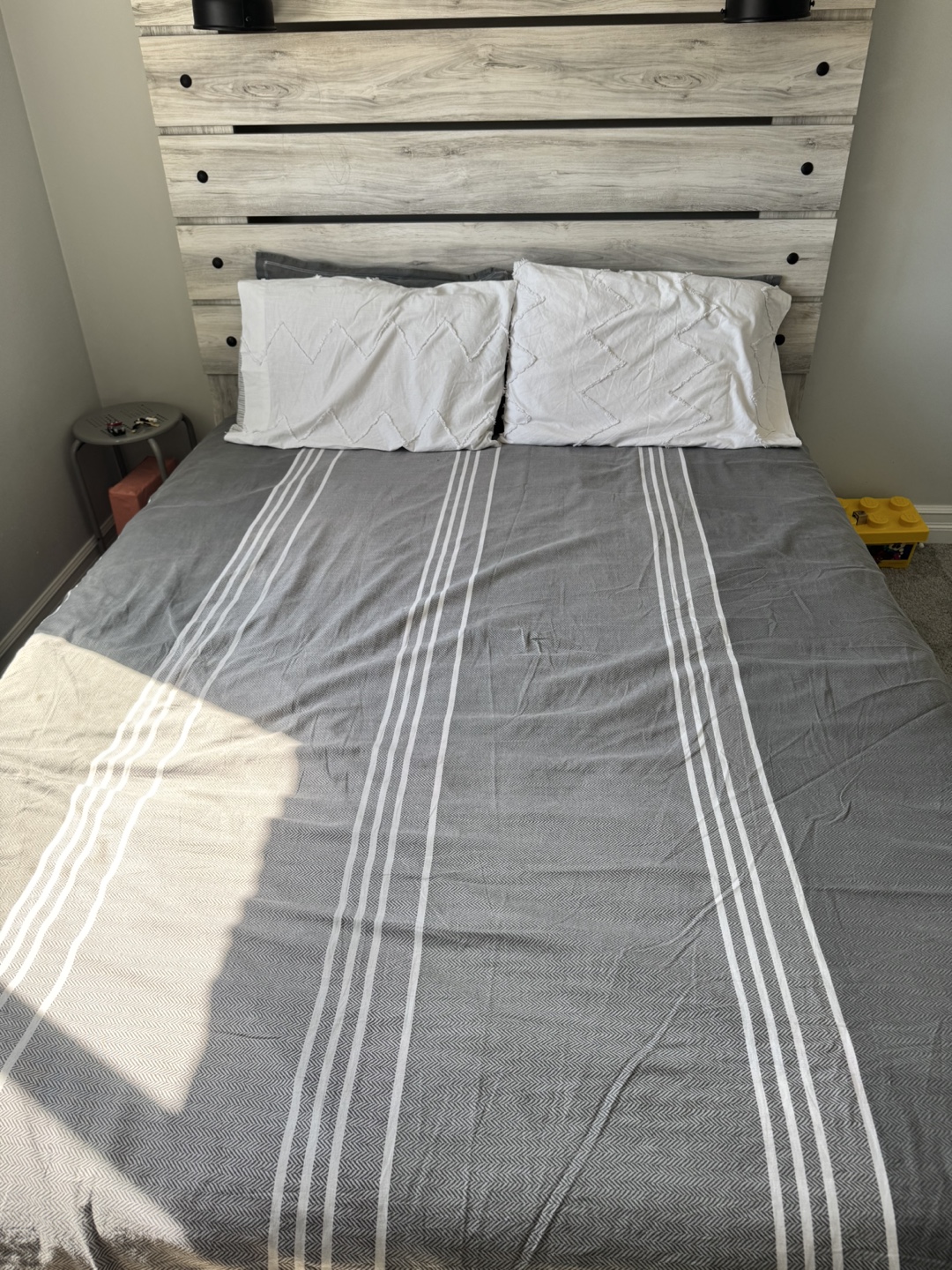 Queen Size Bed Frame with Headboard - photo 2