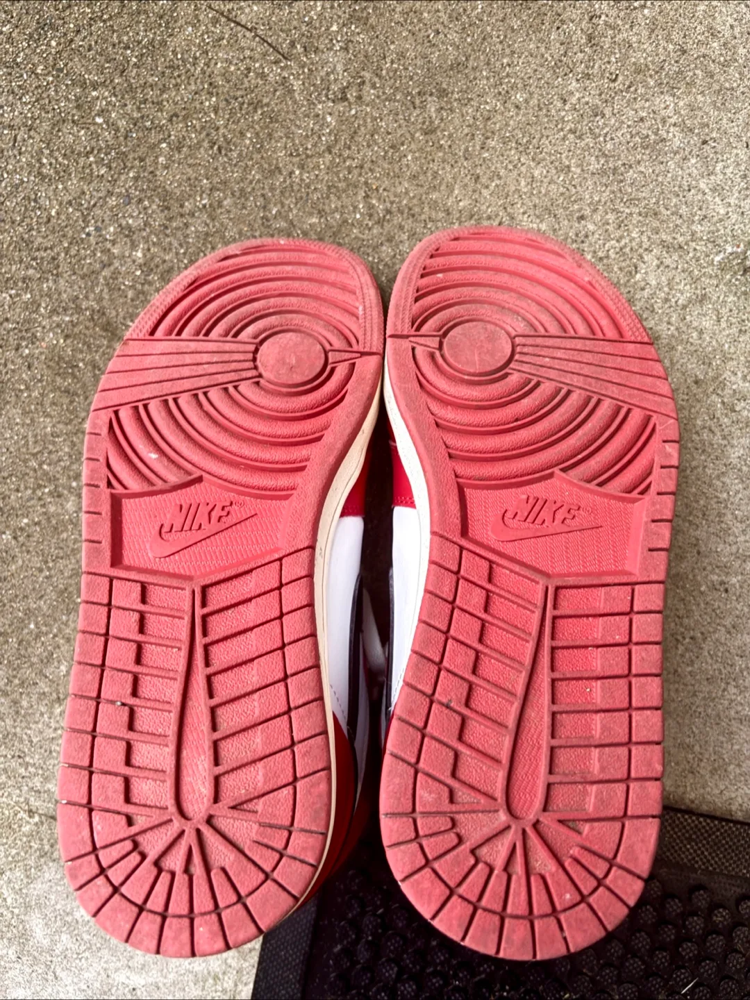 Nike Air Jordan 1 High OG 'Bred' Sneakers image indicator(4)