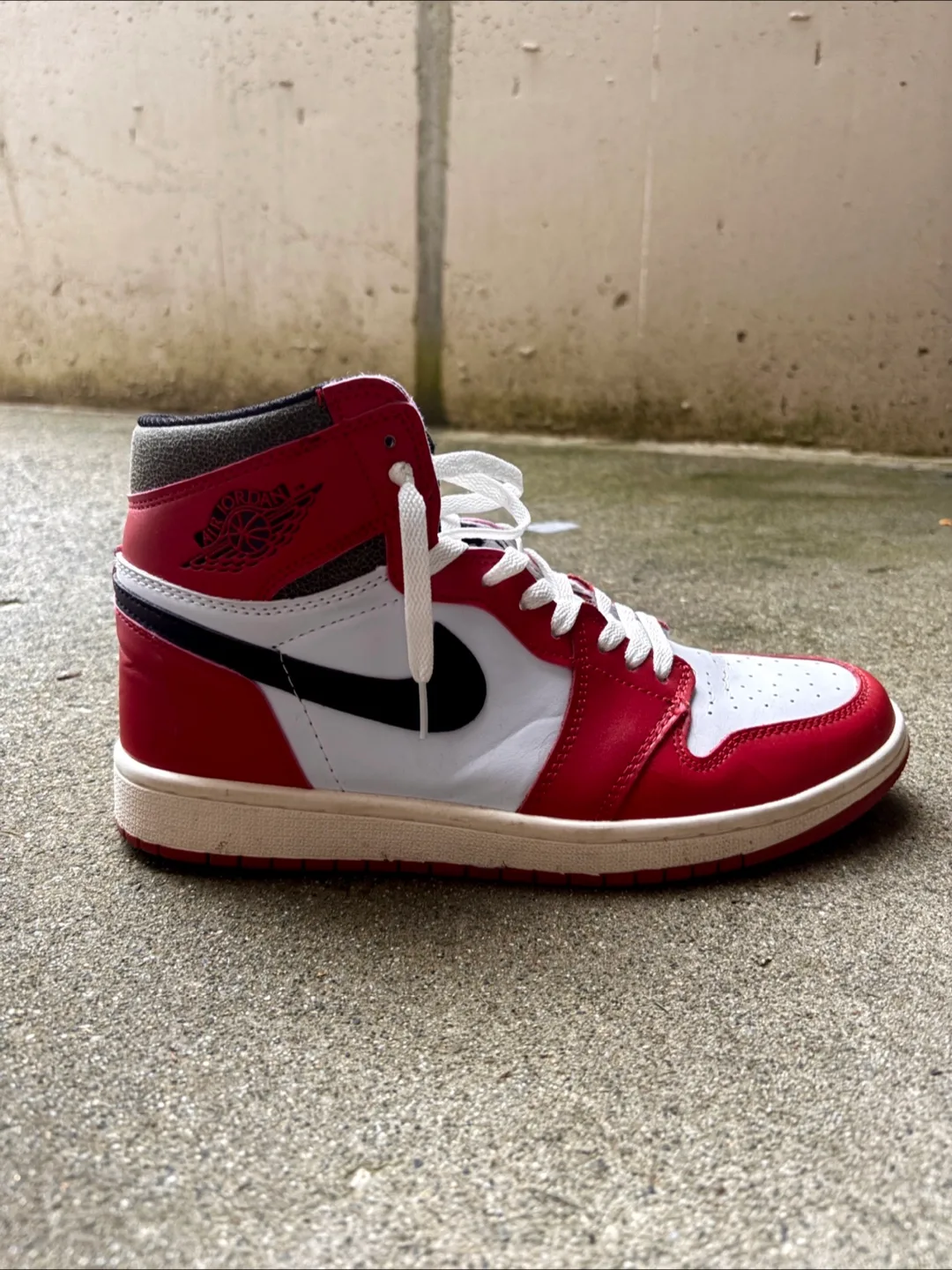 Nike Air Jordan 1 High OG 'Bred' Sneakers image indicator(2)