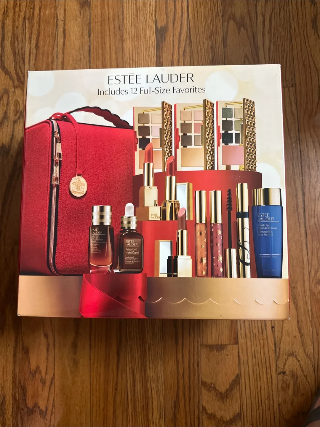 Estee Lauder Holiday Gift Set with Cosmetic Bag thumbnail