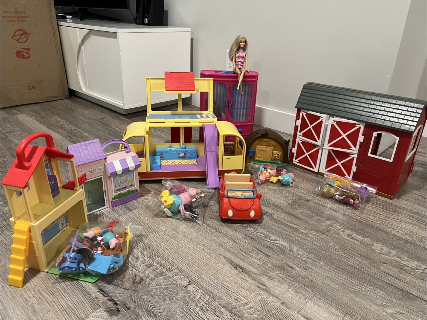 Peppa Pig Playset with Accessories lot