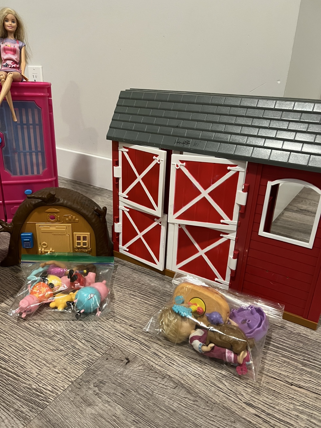 Peppa Pig Playset with Accessories lot - photo 3