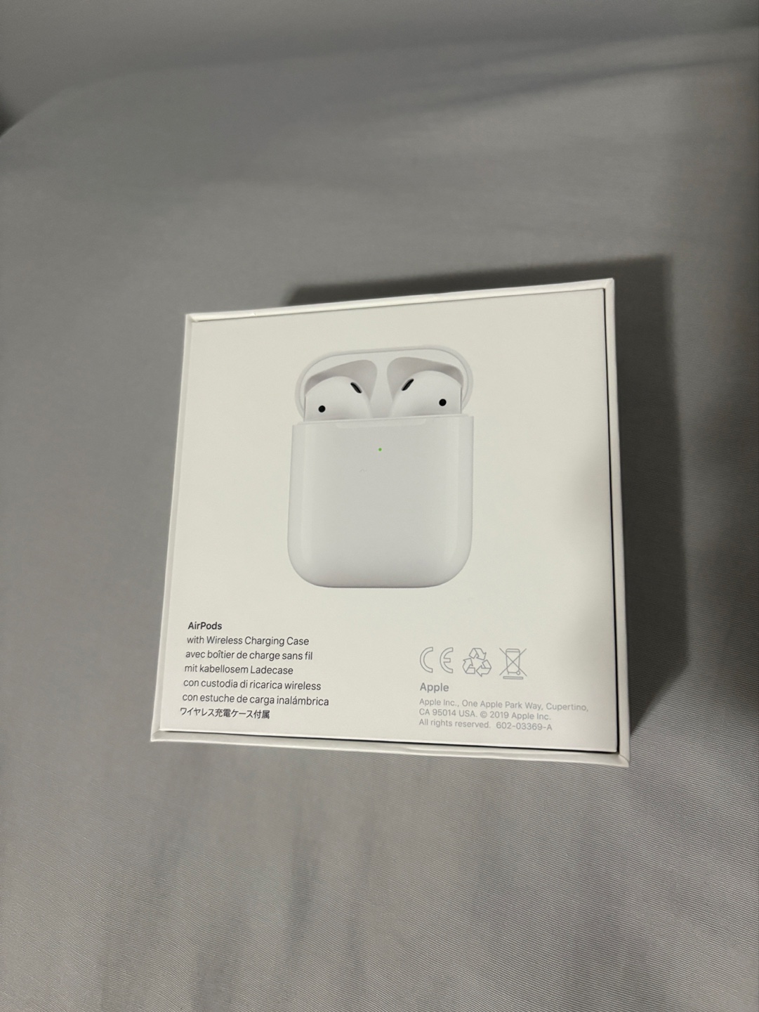 Apple AirPods with Wireless Charging Case - photo 5