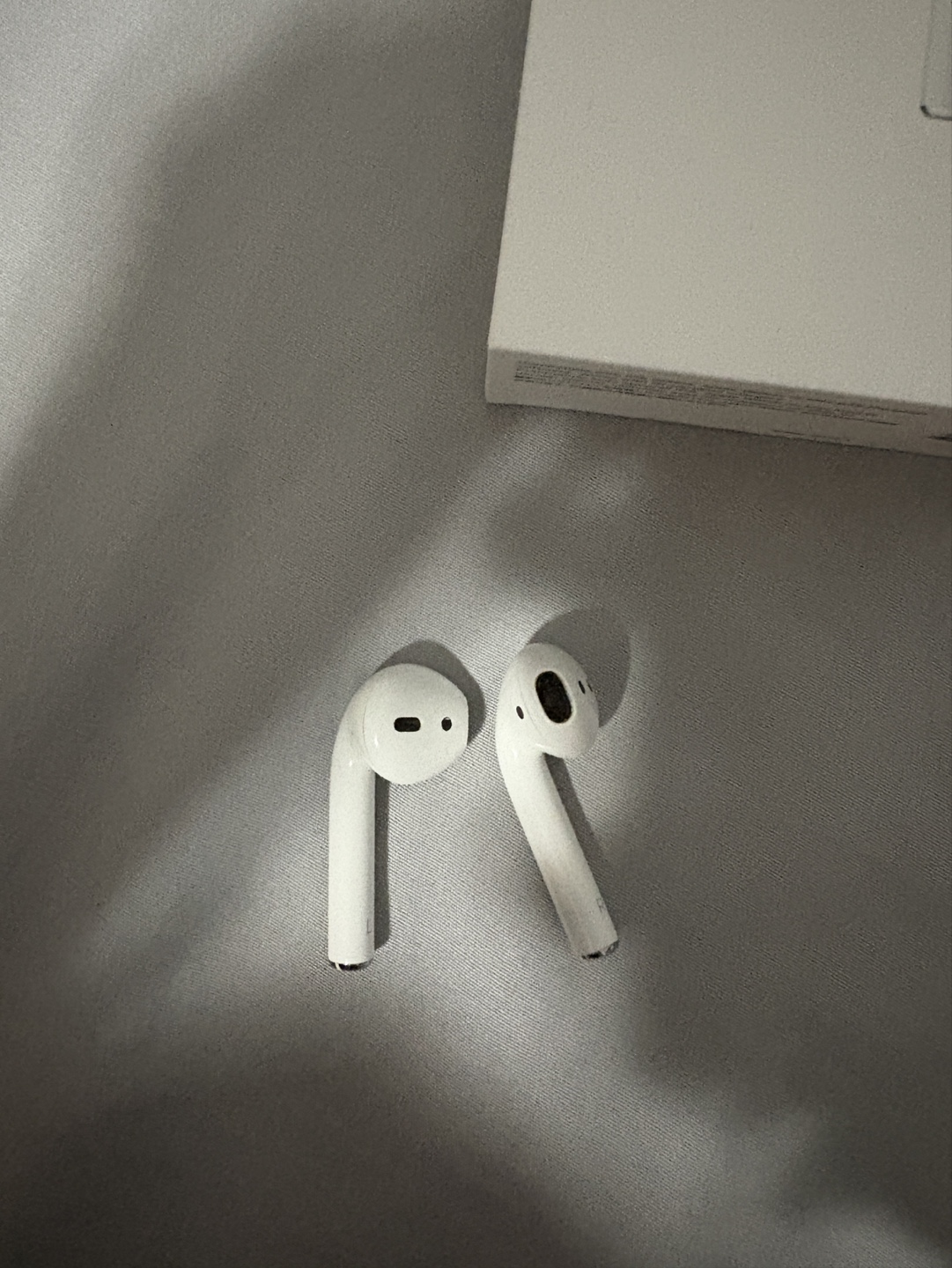 Apple AirPods with Wireless Charging Case - photo 4