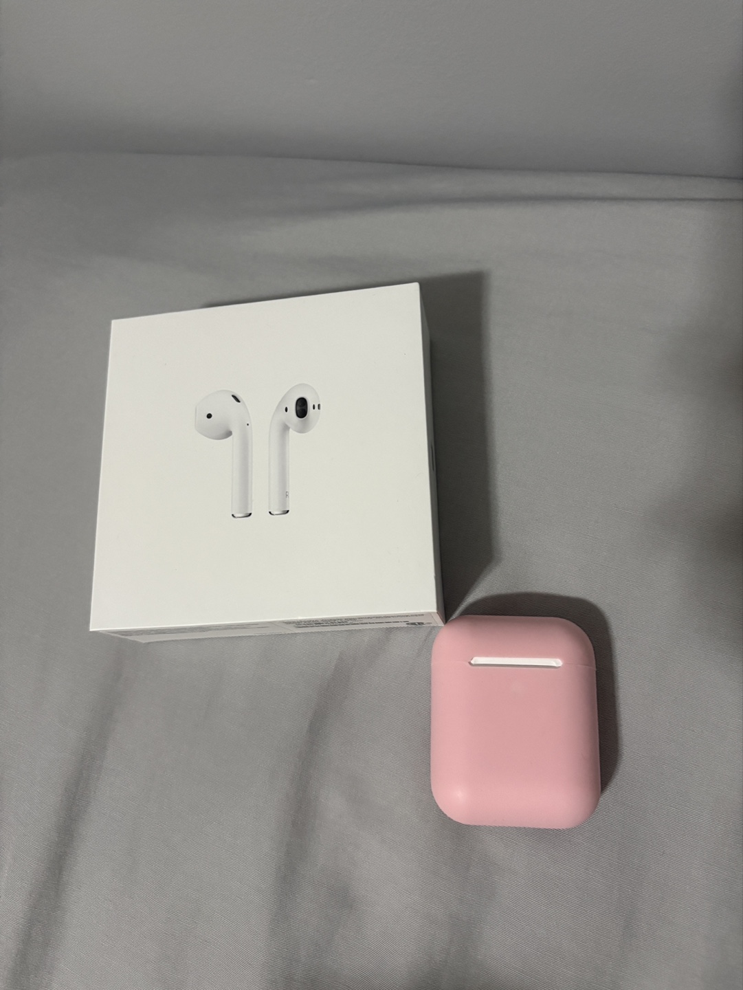 Apple AirPods with Wireless Charging Case