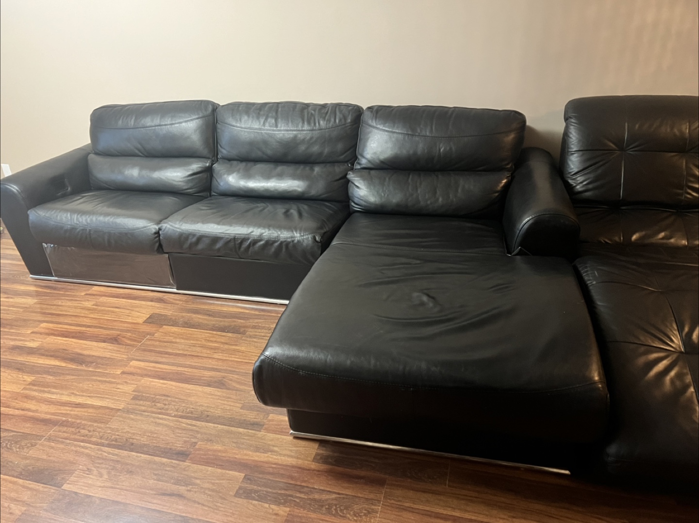 Black Leather Sectional Sofa with chaise and massager - photo 3