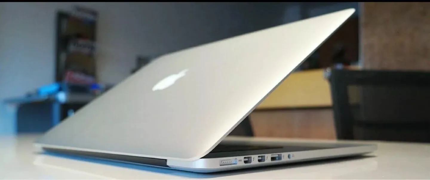 Apple MacBook Pro 15 inch RETINA i7 image indicator(7)